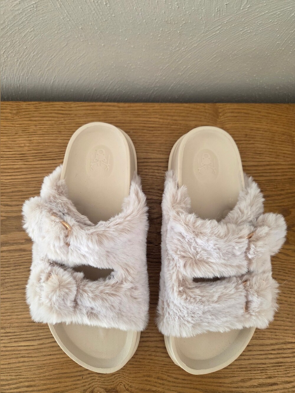 Kuaila Fuzzy Flip Flops